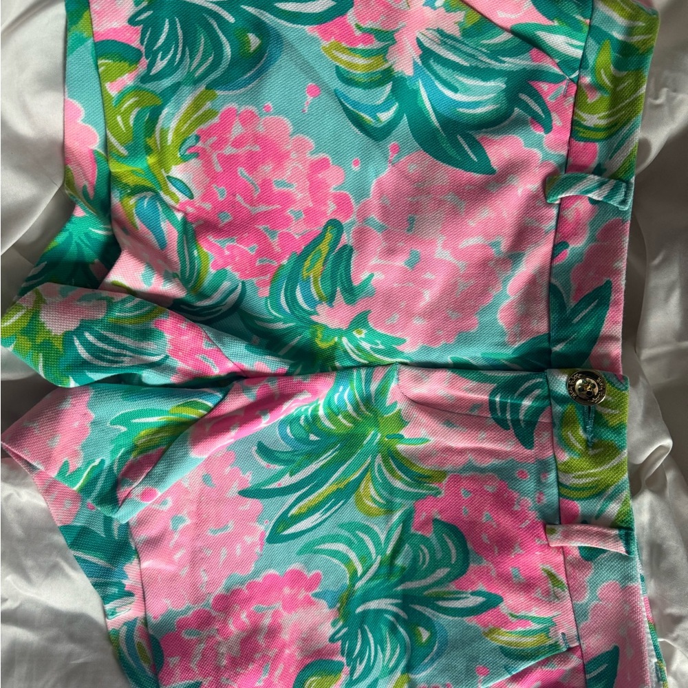 Lilly short